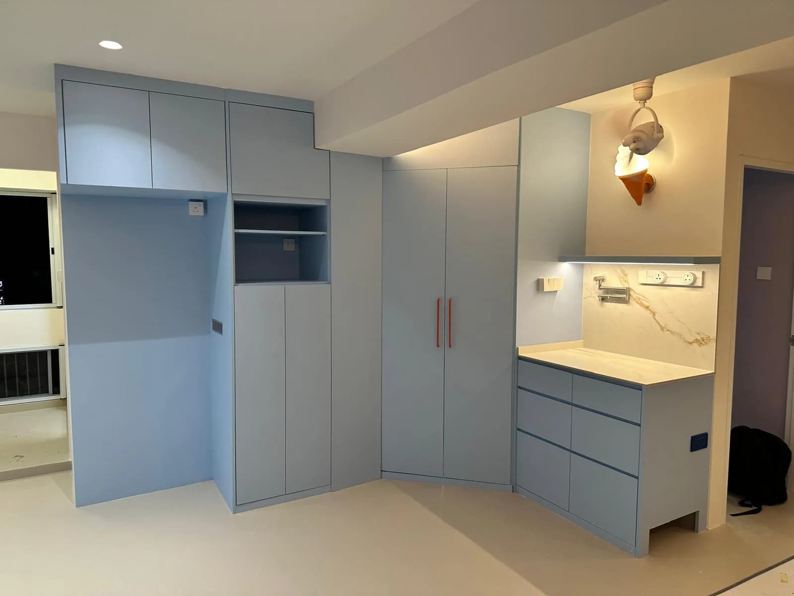 Built-In Wardrobe & Cabinet
